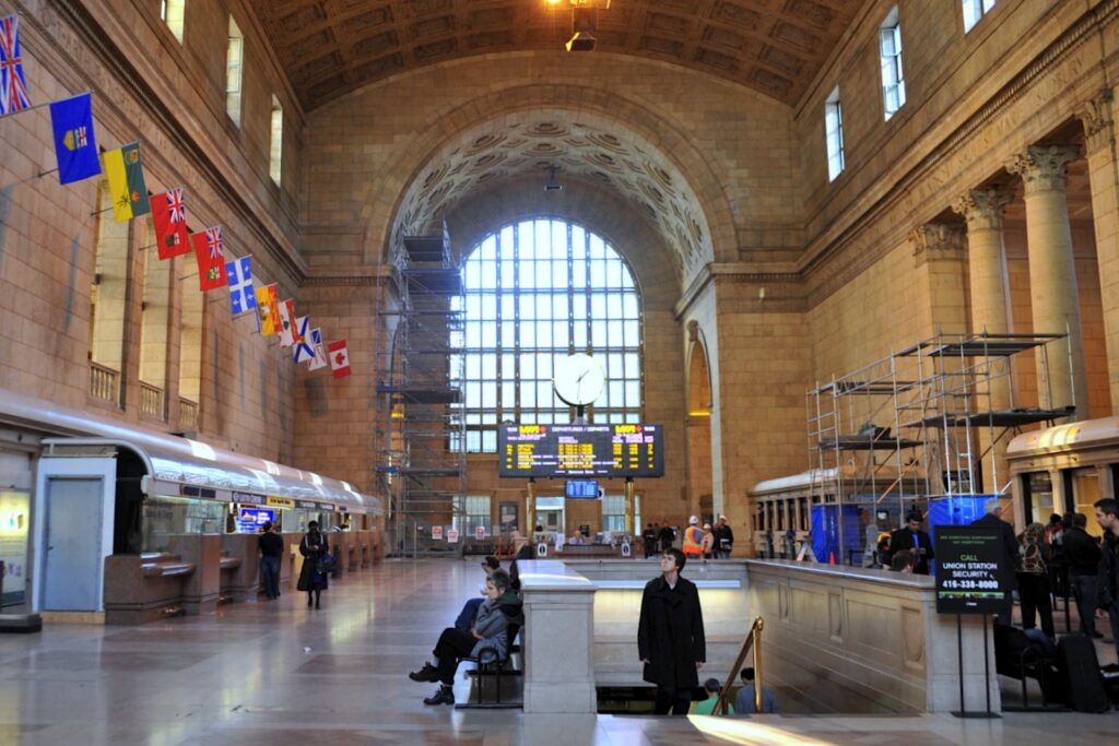 karen elaine spencer performing ‘sittin’ at Union Station.