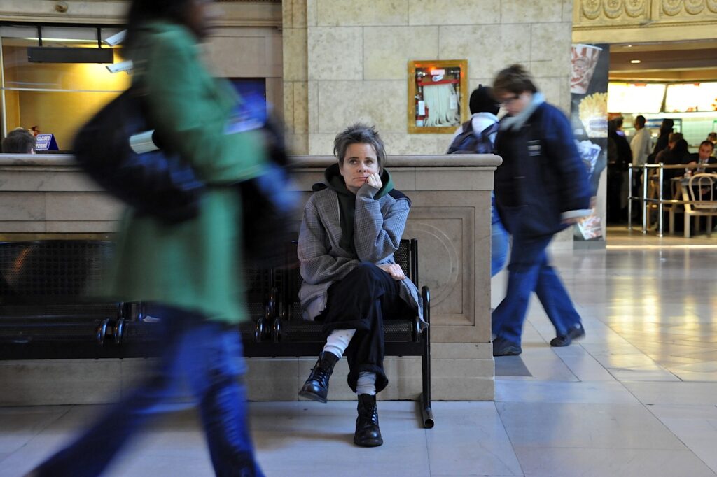 karen elaine spencer performing ‘sittin’ at Union Station.