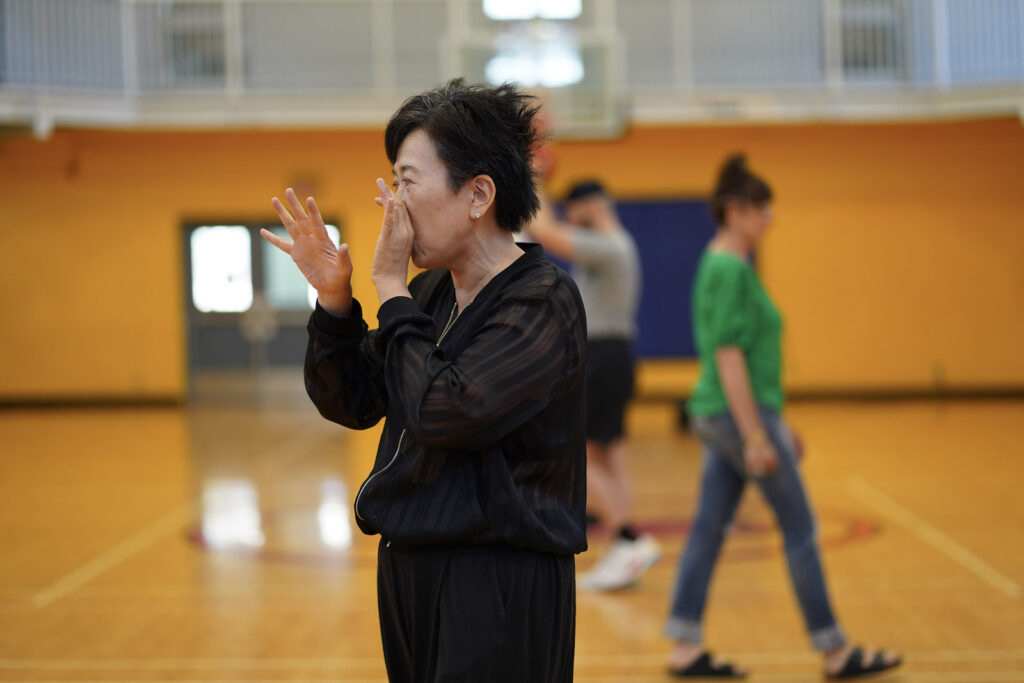 Sakiko Yamaoka and audience participants perform Body Maintenance as part of KinesTHESES, 2019